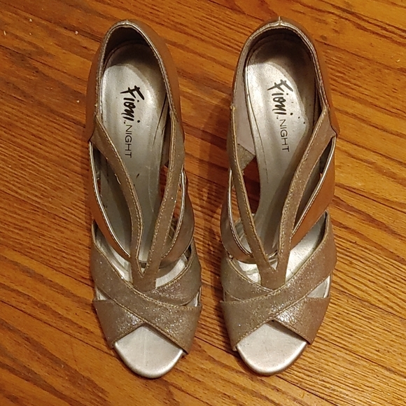 High heels - Picture 2 of 4